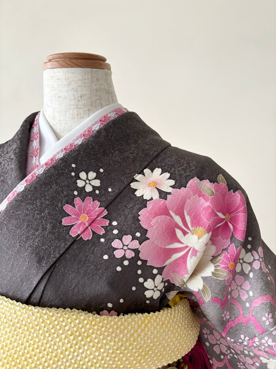 振袖 セット　グレーとピンク 花柄　襦袢 パセオヌエボつくば店の振袖 /グレー色/ピンク色/エレガント/花柄
