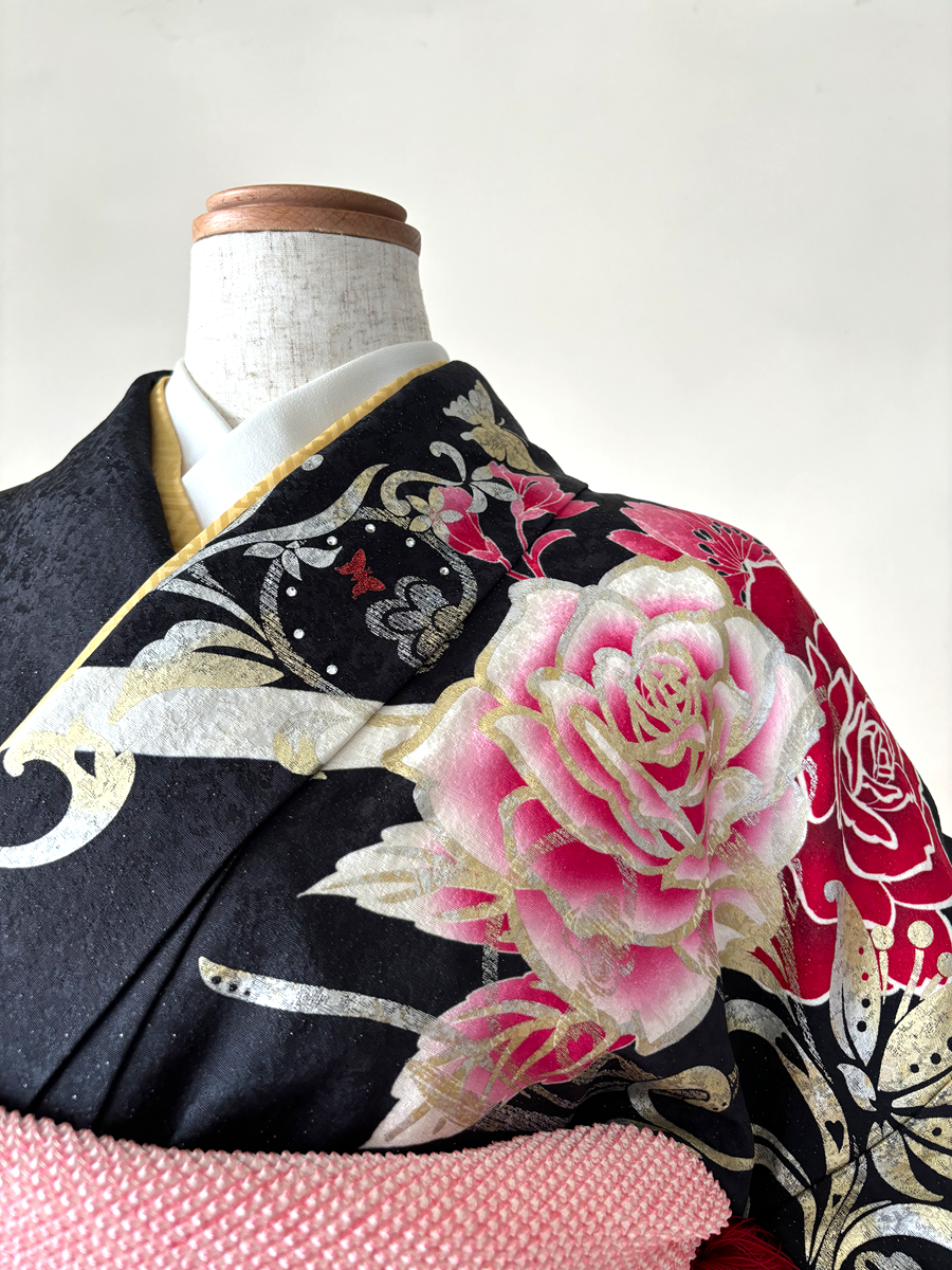 振袖レンタルセット 黒地 金彩薔薇 – きものセンター 振袖レンタルセット 黒地 金彩薔薇 – きものセンター